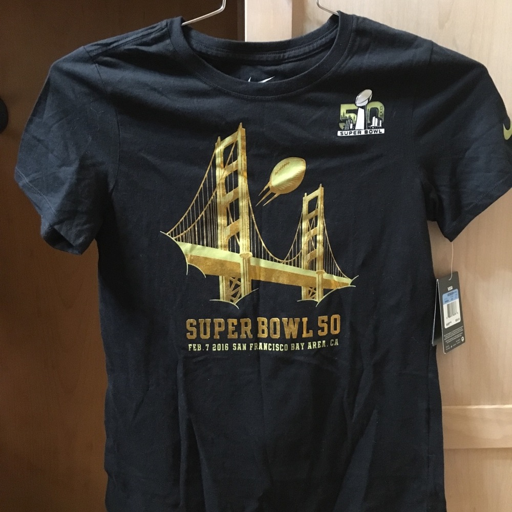 NEW - Women’s Nike Super Bowl 50 Tee